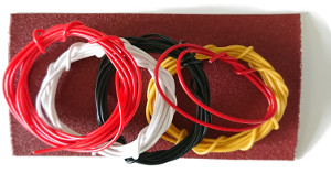 Kabel und Schleifpapier